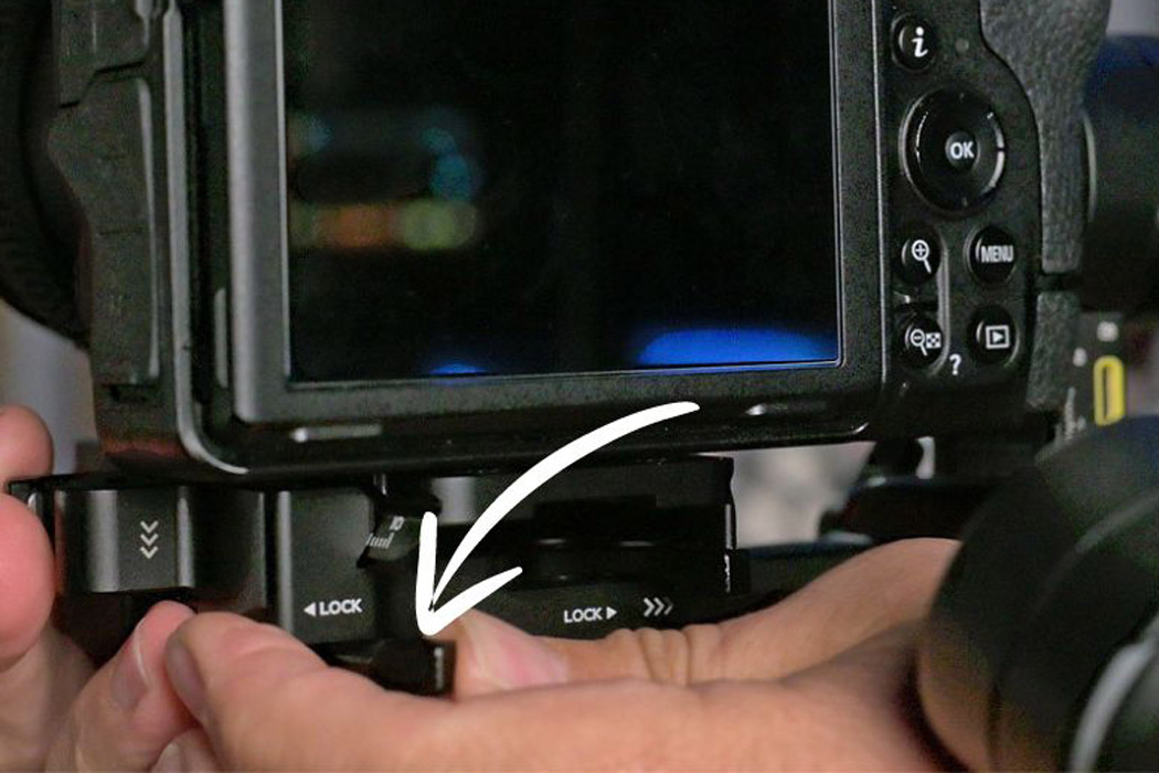 The Zhiyun Cinepeer Weebill 3E camera base plate locking lever being shown with an arrow pointing towards it.